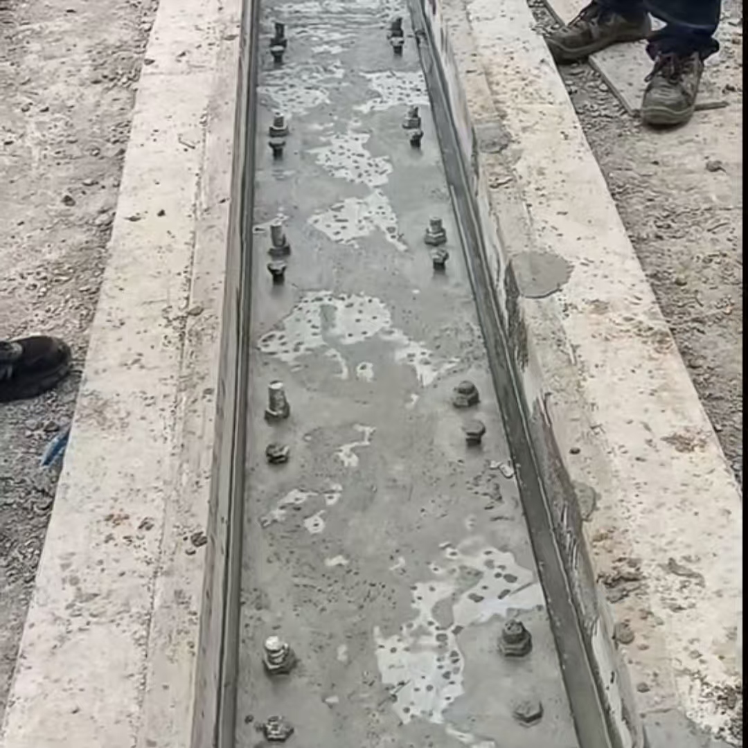 秦都港口码头起重机龙门吊重型机械设备稳固用早强快凝轨道胶泥